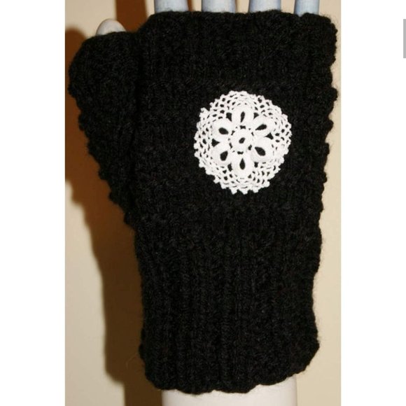 Women's Fingerless Gloves / Mittens Boot Cuffs Set Cottagecore Black White Knit - Picture 3 of 10